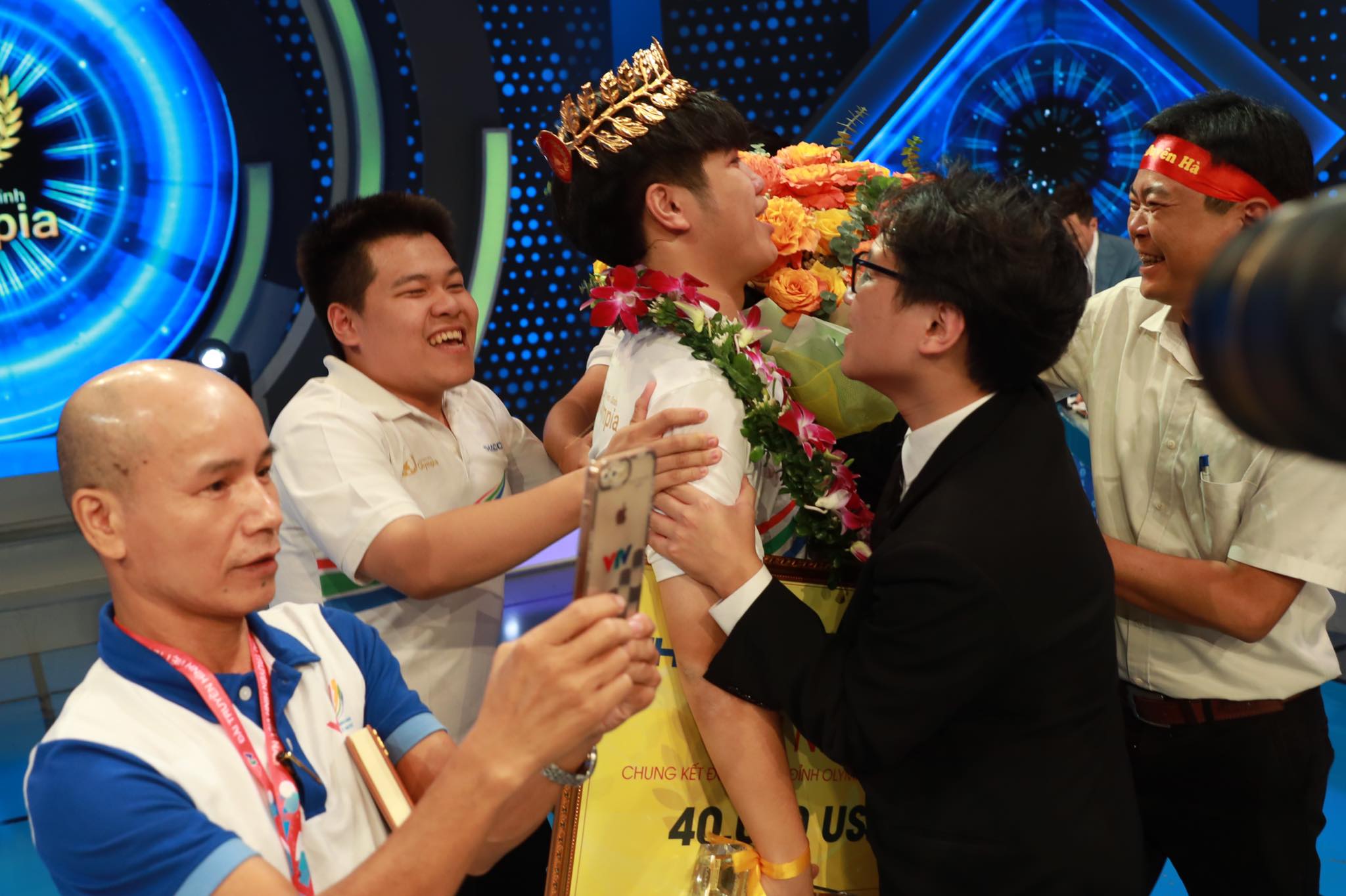 "Chàng trai quê lúa" nín thở giành nguyệt quế Đường lên đỉnh Olympia 2022 - 4