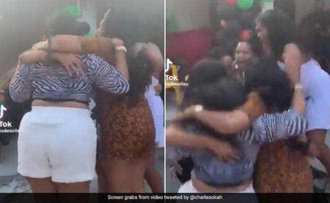 Nhóm phụ nữ đang nhảy thì bị hố tử thần nuốt trọn. Ảnh: Twitter