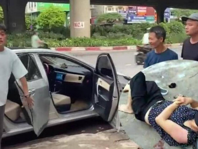 Tin tức trong ngày - Thiếu tá CSGT kể chuyện cứu nữ nạn nhân TNGT, nhờ quay clip làm chứng