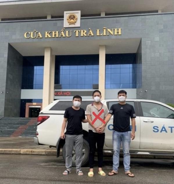 Công an TP Vĩnh Yên, tỉnh Vĩnh Phúc bắt giữ đối tượng truy nã Phạm Tú Uyên (X).
