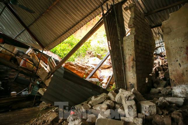 Thống kê của UBND phường Trung Đô, có khoảng 30 hộ dân có khả năng bị sạt lở, tập trung tại khối 2 và khối 3. Trong đó, 12 hộ có nguy cơ cao