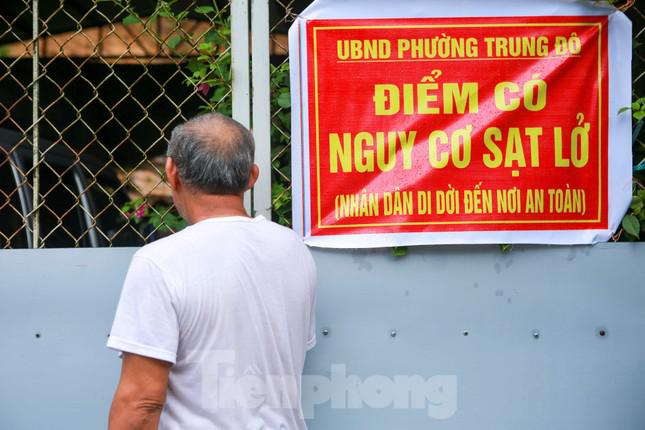 Những năm qua, các hộ dân sống dưới chân núi Dũng Quyết đều mong muốn có khu tái định cư để yên tâm sinh sống, sản xuất, vơi bớt nỗi lo mùa mưa bão, tuy nhiên đến nay vẫn chưa thực hiện được.