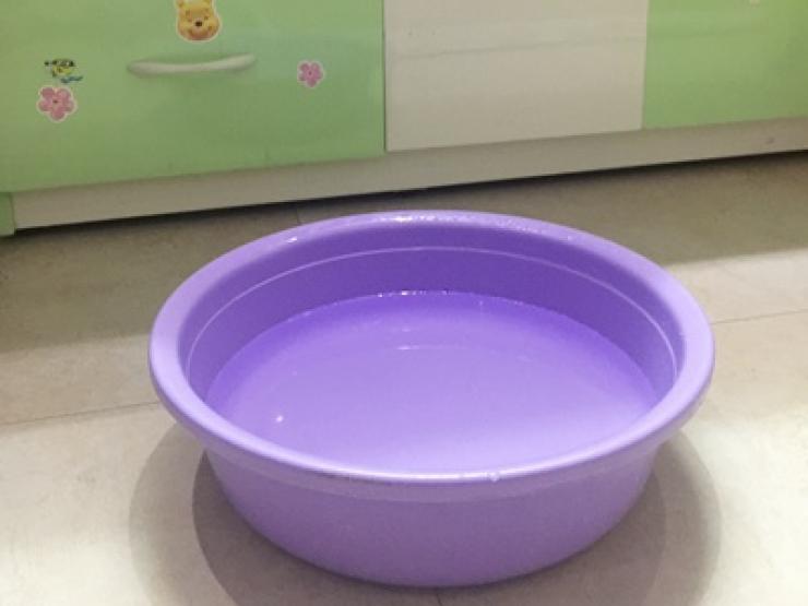 Pháp luật - 1 cháu nhỏ tử vong trong chậu nước khi gia đình gửi hàng xóm