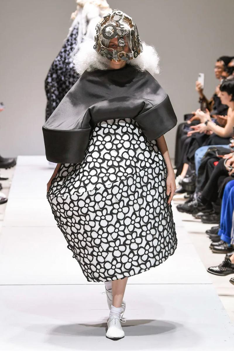 Rei Kawakubo đẹp thầm lặng mà táo bạo với bộ sưu tập mới nhất - 13