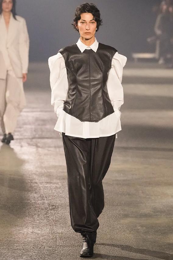 Issey Miyake tri ân nhà thiết kế quá cố trong Tuần lễ thời trang Paris - 14