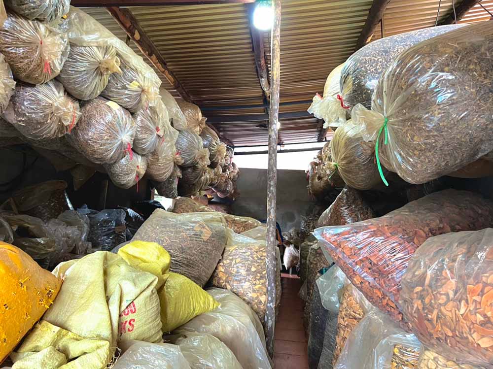 Các vị thuốc được phơi khô đóng gói kỹ lưỡng