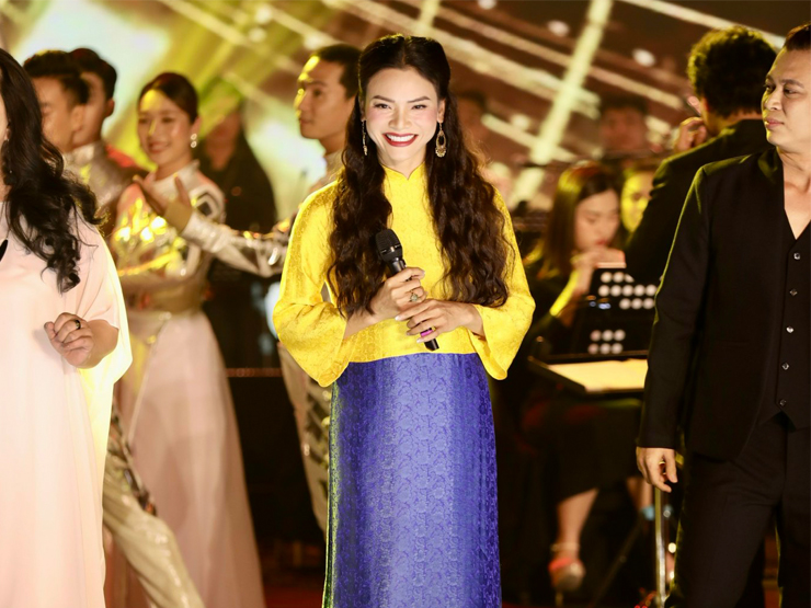 Giải trí - Giám khảo "Sao Mai 2022" Phạm Phương Thảo gây bất ngờ với gu thời trang "chói chang"