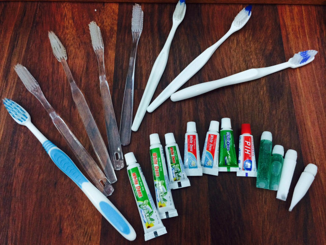 Bàn chải và kem đánh răng thường được các khách sạn cung cấp miễn phí cho khách lưu trú. Ảnh: Freepik