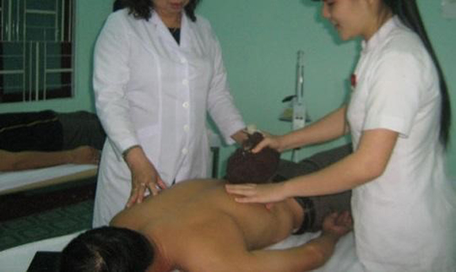 Chườm nóng là phương pháp giảm đau tại chỗ khá hiệu quả