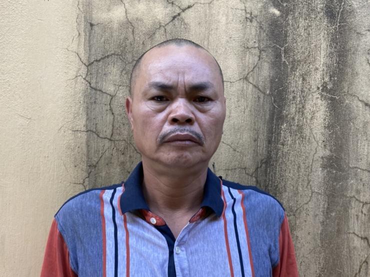 Pháp luật - Bị tố dâm ô bé gái ở trường tiểu học, "yêu râu xanh" ra đầu thú