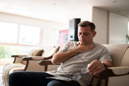 Sức khỏe đời sống - Ợ hơi, nuốt nghẹn liên tục, khó thở như “cá mắc cạn” – đừng để "đoản mệnh" vì bỏ qua trùm triệu chứng trào ngược quen thuộc này!