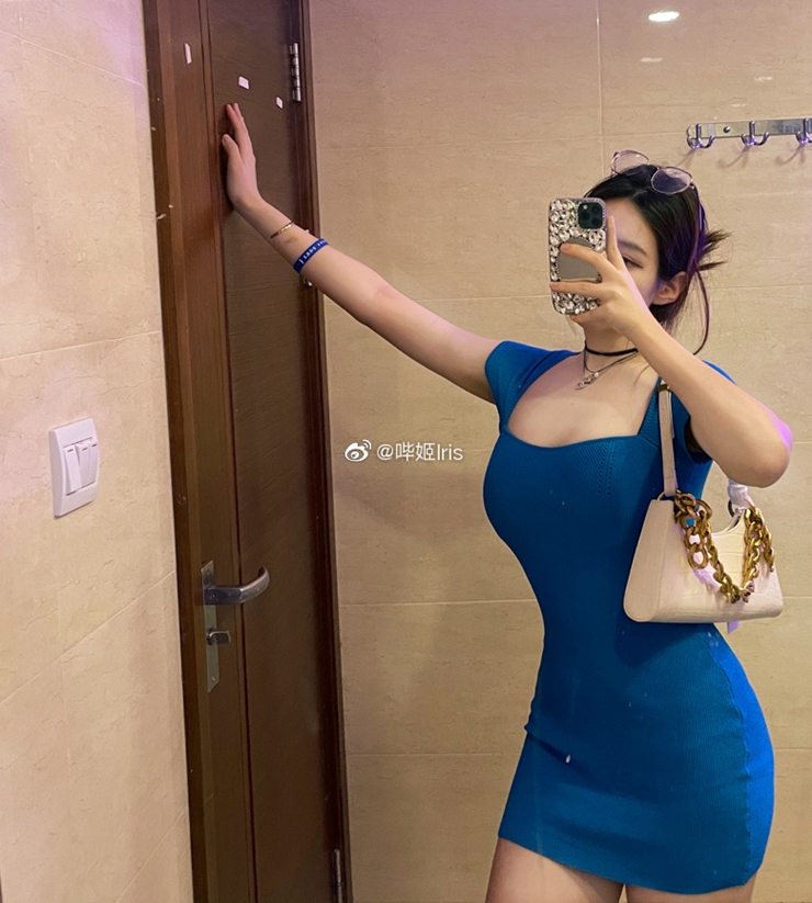 Mặc dù hiện tại, quan niệm của người ta về bodycon đã cởi mở hơn nhưng vẫn có những định kiến về kiểu đồ này.&nbsp;
