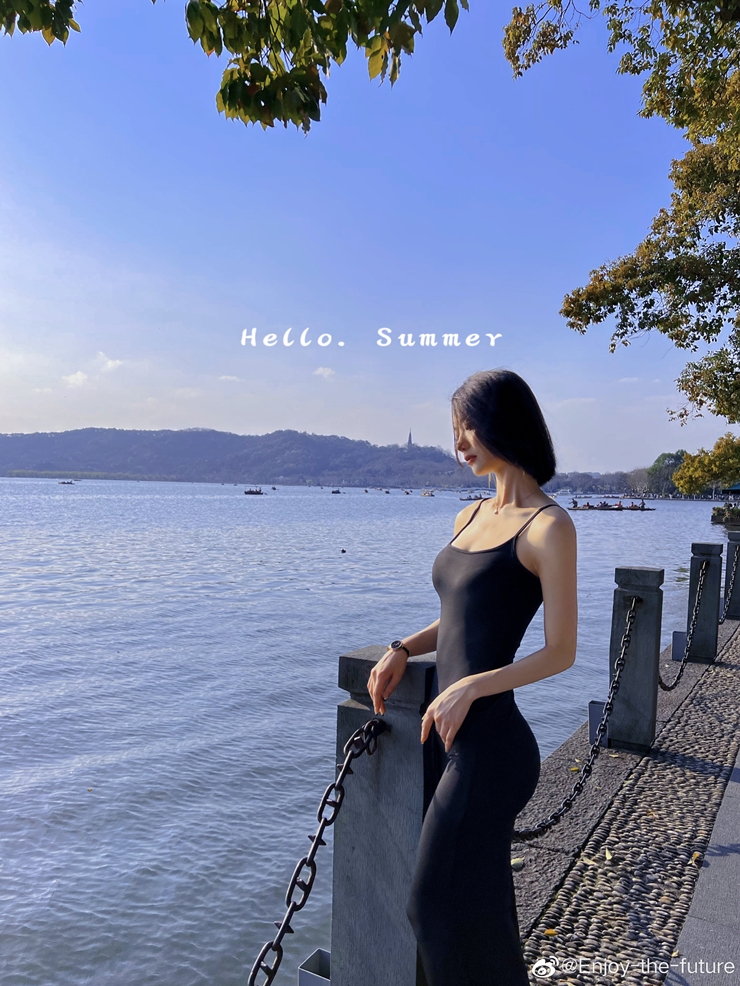 Từng có một khảo sát cho thấy nam giới không thích bạn gái của mình mặc bodycon vì nó quá tôn dáng.&nbsp;
