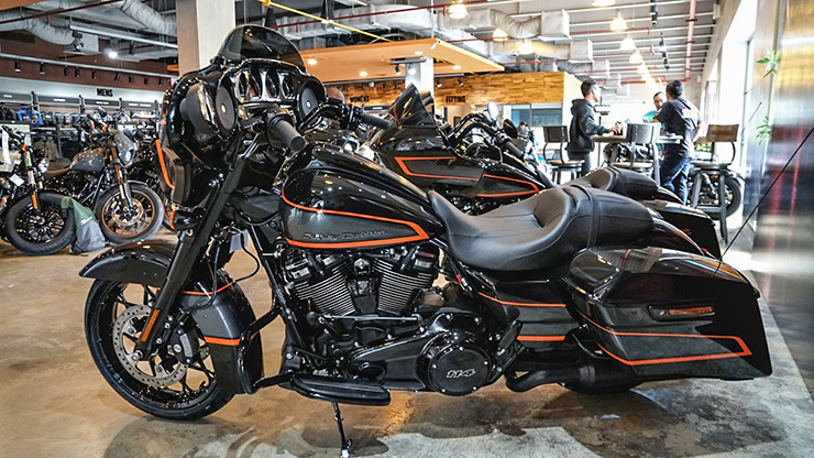 Bộ đôi Harley Davidson ra mắt khách hàng Việt, giá hơn 1,2 tỷ đồng - 10
