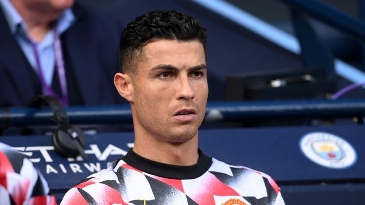 Ronaldo thể hiện sự cau có trên gương mặt