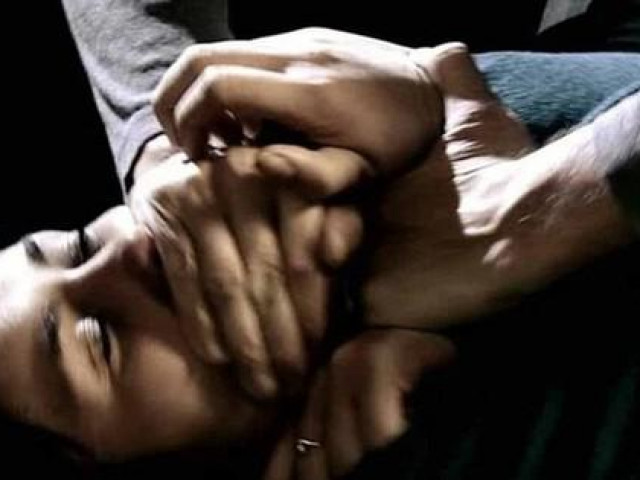 Bạn trẻ - Cuộc sống - Chồng báo cảnh sát vì nghĩ vợ bị cưỡng hiếp lúc rạng sáng, khi sự thật được phanh phui anh mới bất ngờ