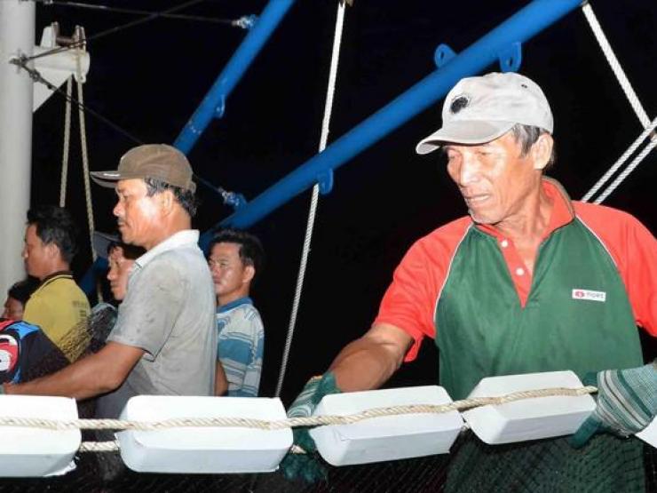 Cư dân vùng siêu bão: Chớp cơ hội trước khoảng lặng
