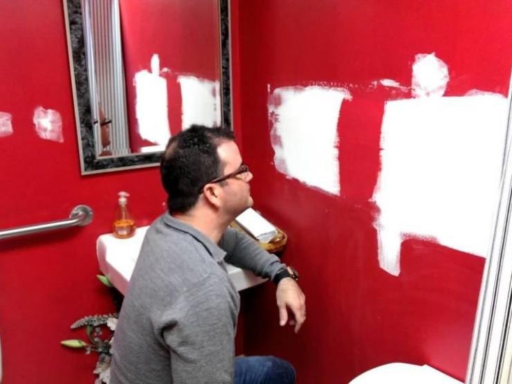 Bạn trẻ - Cuộc sống - Kiểm tra bao lâu thì sơn khô, nghề nhàm chán nhưng kiếm được nhiều tiền