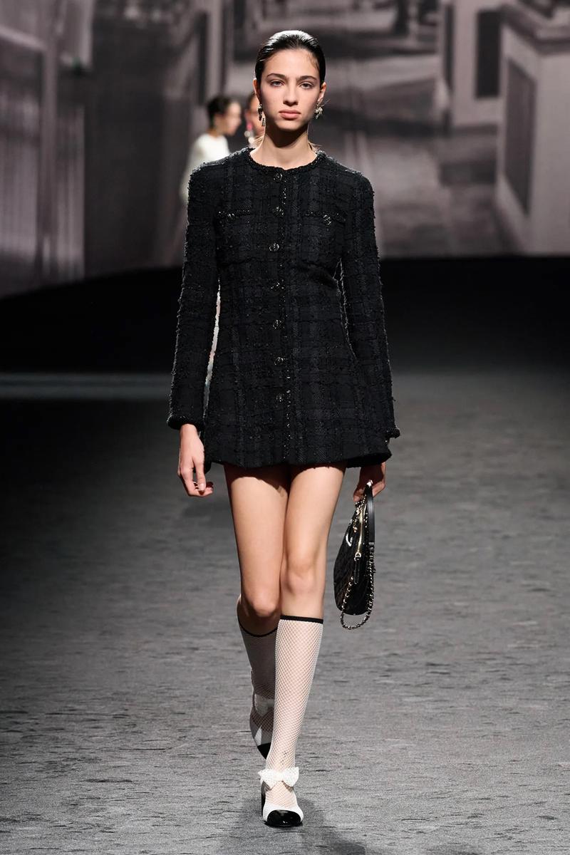 Chanel biến quần áo thể thao "chanh xả" là trung tâm cho mùa thời trang mới nhất - 1