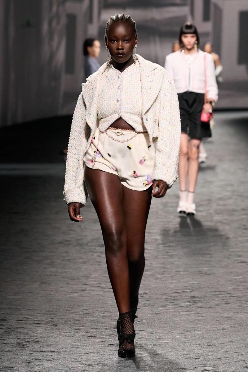 Chanel biến quần áo thể thao "chanh xả" là trung tâm cho mùa thời trang mới nhất - 10