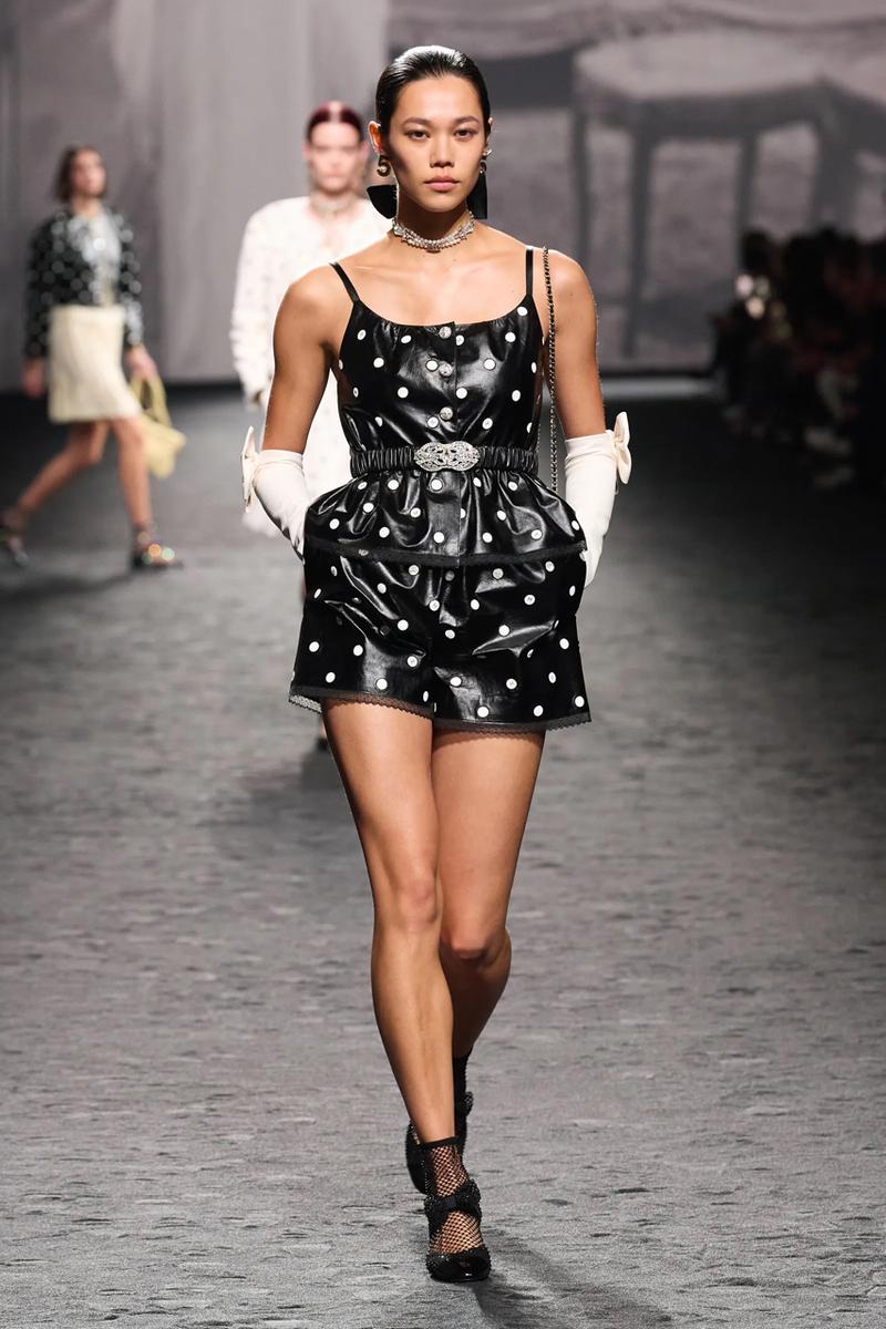 Chanel biến quần áo thể thao "chanh xả" là trung tâm cho mùa thời trang mới nhất - 13