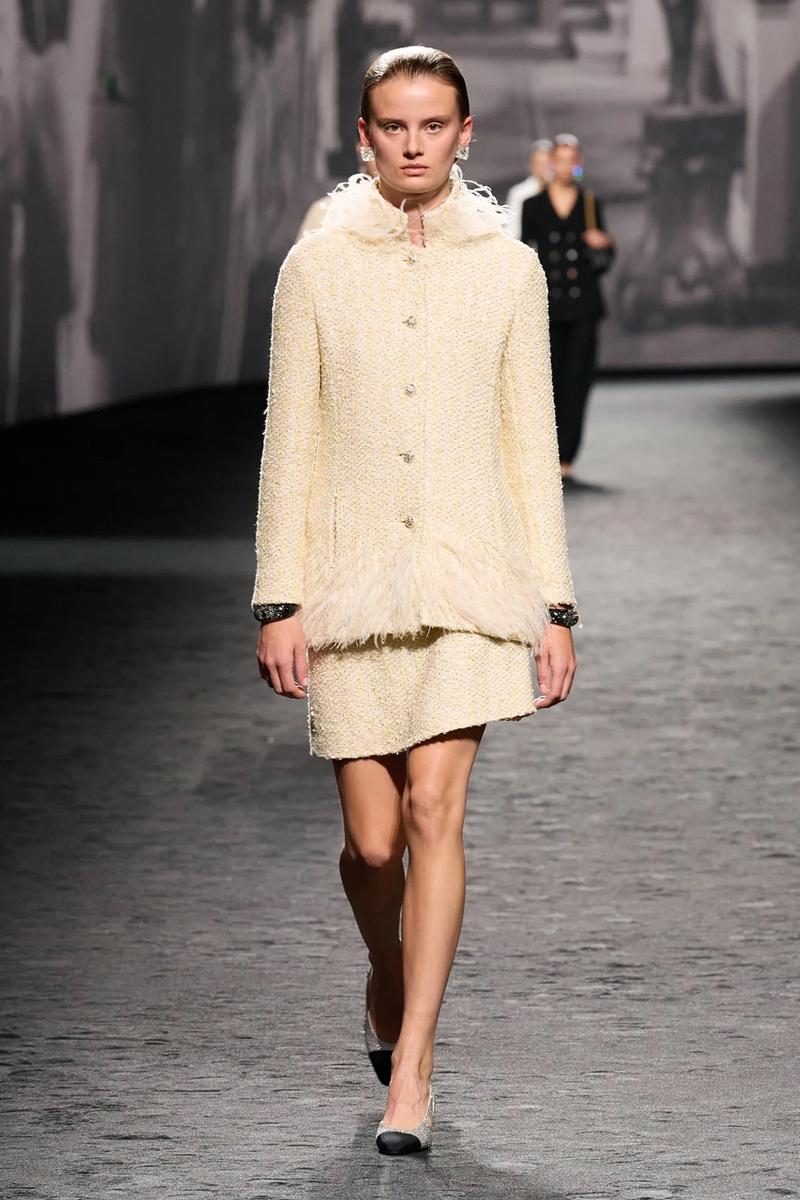 Chanel biến quần áo thể thao "chanh xả" là trung tâm cho mùa thời trang mới nhất - 12