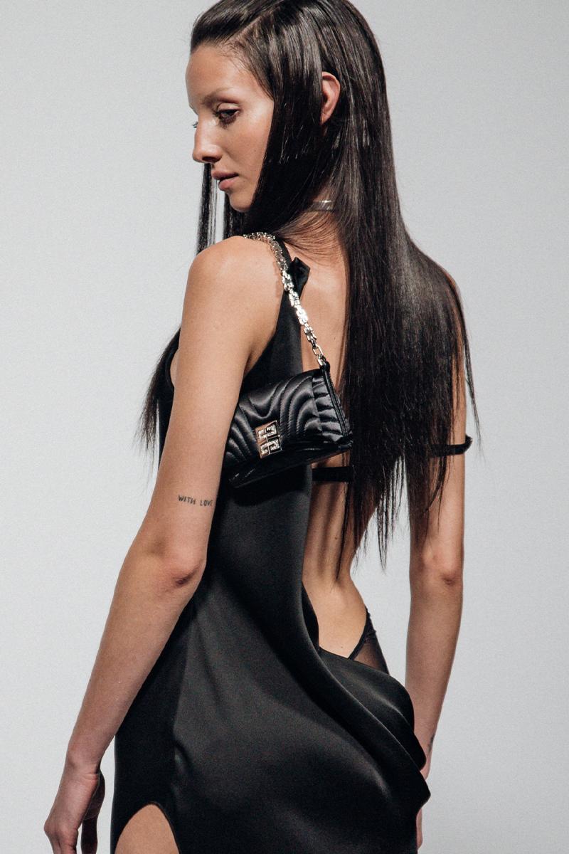 Một Givenchy ấn tượng tại Tuần lễ thời trang Paris - 14