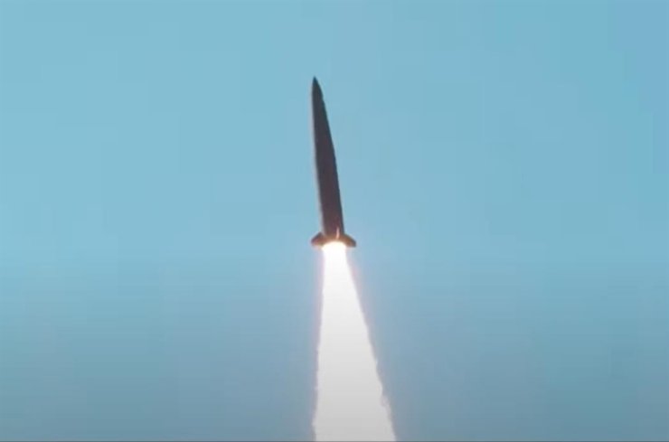 Mẫu tên lửa đạn đạo mới của Hàn Quốc có thể mang đầu đạn nặng 9 tấn.
