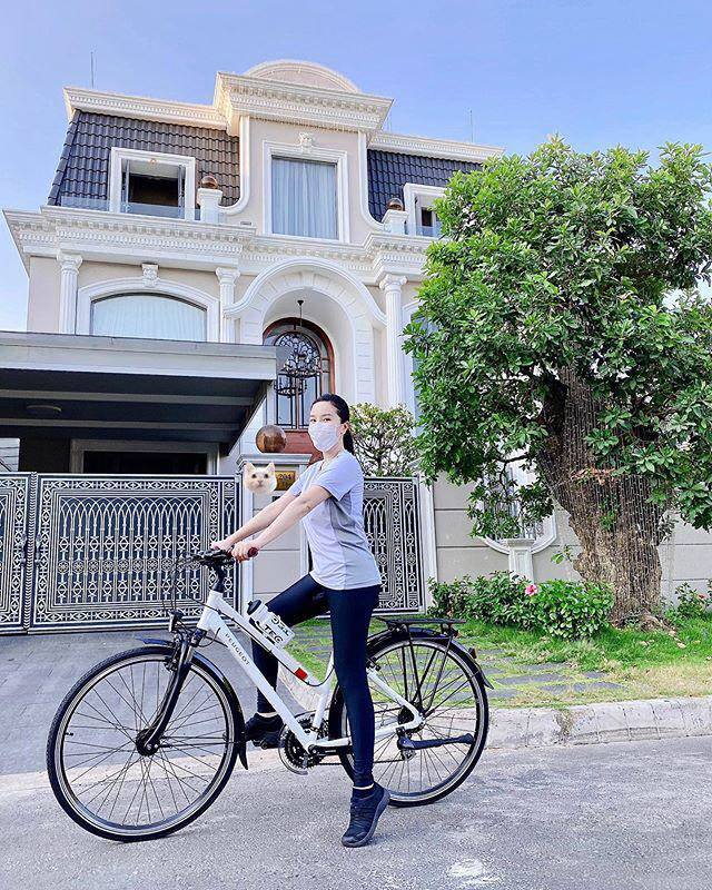 Sao Việt đu trend diện legging đạp xe - 5