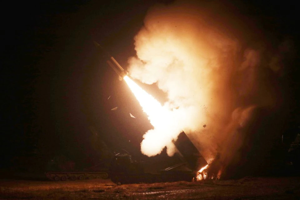 Tên lửa đất đối đất được Hàn Quốc phóng đi hôm 5/10 (ảnh: Reuters)