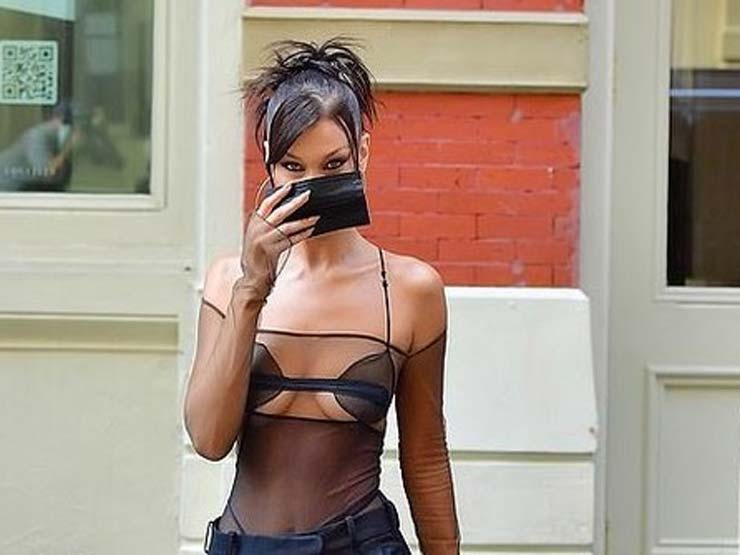 Thời trang - Những bộ cánh xuyên thấu "độc nhất vô nhị" của Bella Hadid