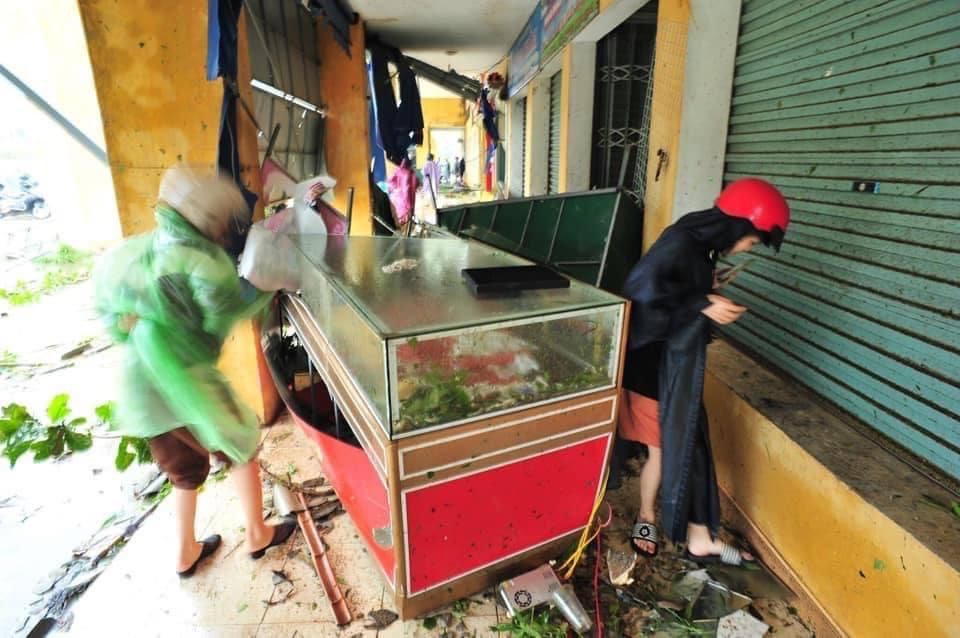 Người dân tìm vàng giúp chủ tiệm