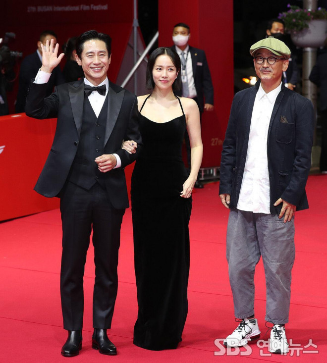 Dàn mỹ nhân mặc gợi cảm trên thảm đỏ LHP Busan - 9