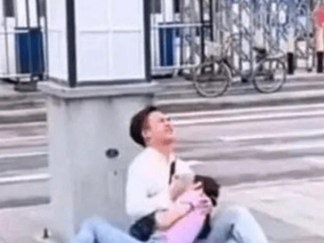 Bạn trẻ - Cuộc sống - Cô gái gào khóc giữa đường vì bị bạn trai 6 năm hủy hôn, biết lý do chỉ biết thở dài