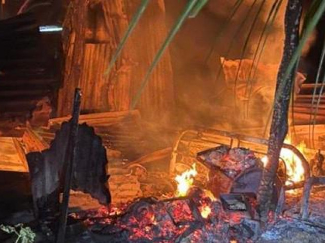 Pháp luật - Sau khi cự cãi với hàng xóm, con trai tự đốt nhà khiến mẹ tử vong