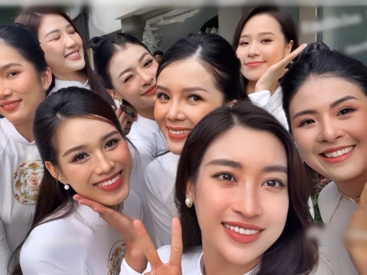 Đời sống Showbiz - Đỗ Mỹ Linh đọ sắc cùng dàn bê tráp "khủng" trong đám hỏi Bình An - Phương Nga