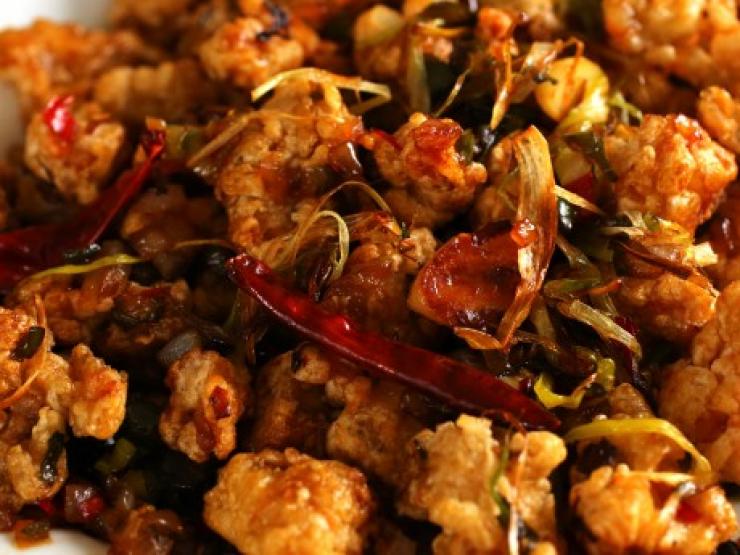 Ẩm thực - Công thức làm gà xào tỏi cay đậm vị ngon không cưỡng nổi