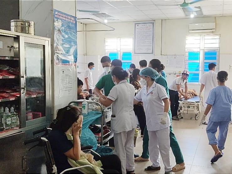 Tin tức trong ngày - Xe chở công nhân gặp nạn, 24 người bị thương: Sức khỏe các nạn nhân ra sao?