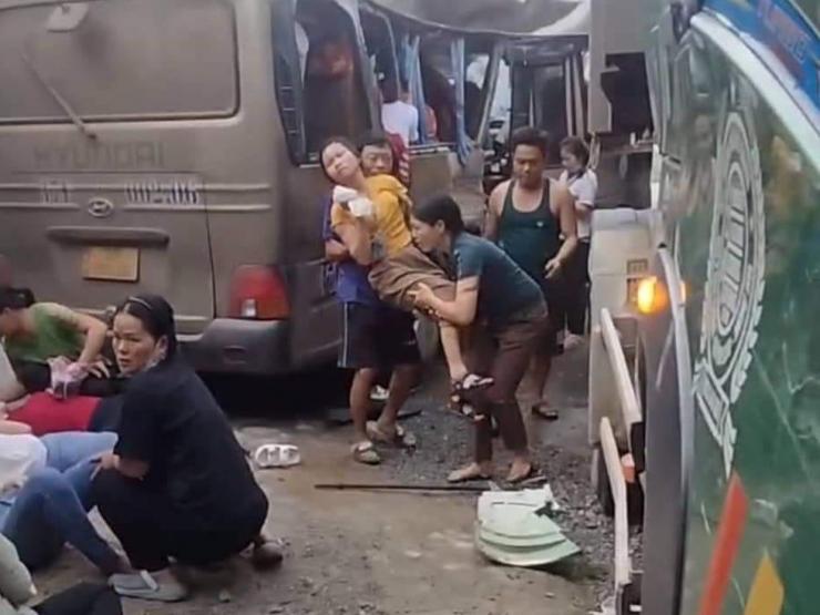 Tin tức trong ngày - Từ vụ xe “hổ vồ” tông xe chở 23 phụ nữ: Đi qua ngã tư thế nào cho đúng luật, an toàn?