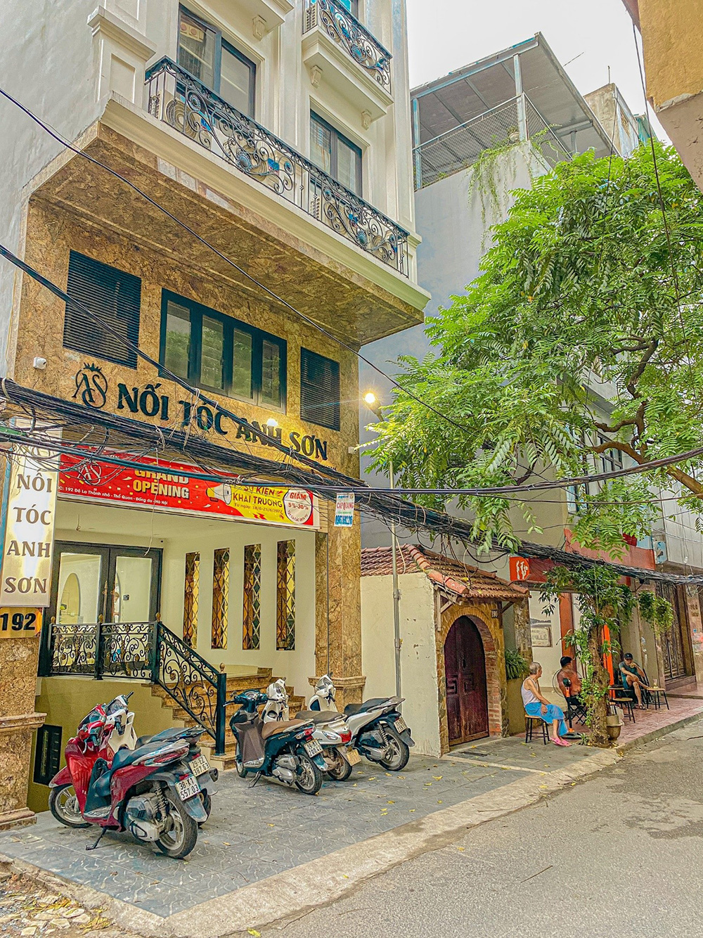 Chàng trai miền Trung với nghị lực vượt khó và đam mê làm đẹp cho đời - 2