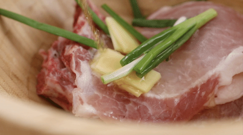 Cốt lết heo kho tộ ăn cực đưa cơm, cả nhà mê tít - 3