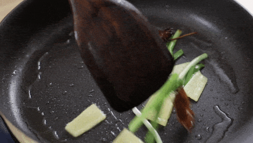 Cốt lết heo kho tộ ăn cực đưa cơm, cả nhà mê tít - 6