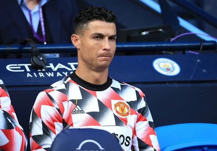 Ronaldo ngồi dự bị và không được sử dụng trong trận derby Manchester