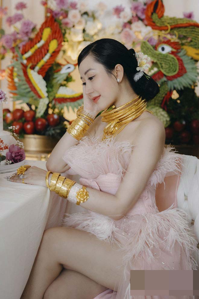 Loạt đám cưới "ngập vàng" năm 2022, cô dâu chú rể nhận hơn 300 cây vàng - 11