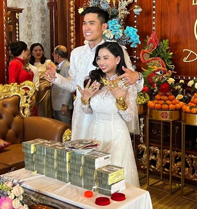 Loạt đám cưới "ngập vàng" năm 2022, cô dâu chú rể nhận hơn 300 cây vàng - 8