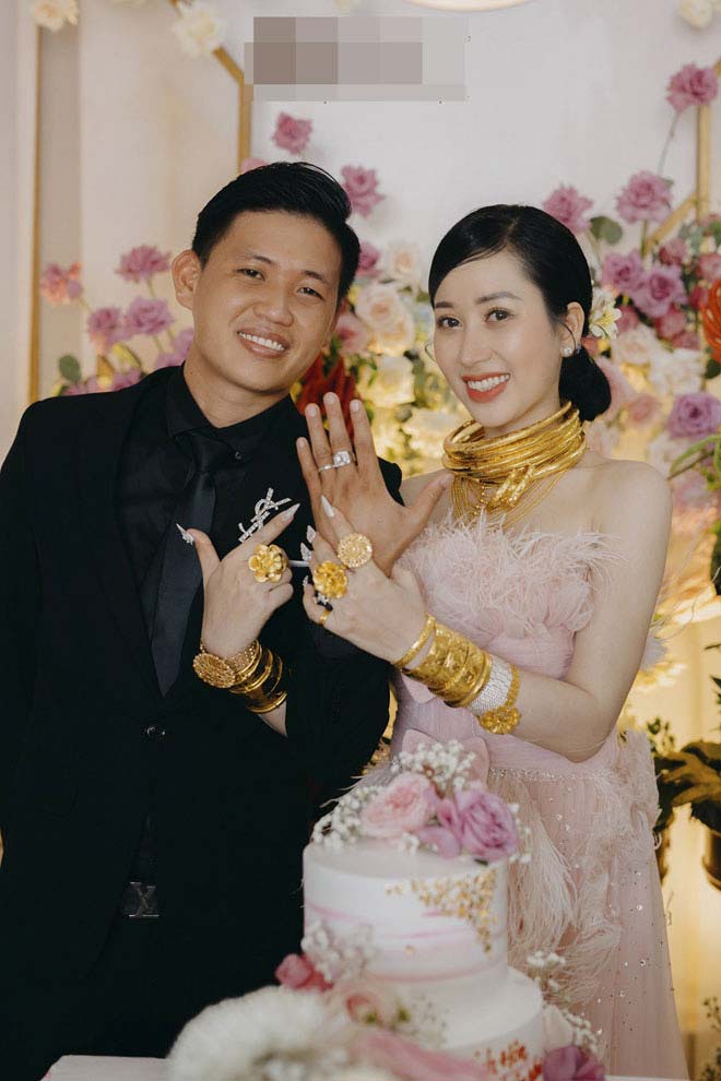 Loạt đám cưới "ngập vàng" năm 2022, cô dâu chú rể nhận hơn 300 cây vàng - 10