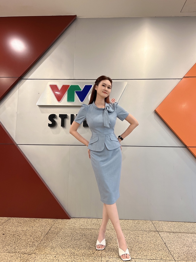 Chia sẻ trong bài phỏng vấn trên báo Tiền Phong cách đây không lâu, Hương Giang cho biết, 3 năm trở lại đây cô làm BTV thể thao cho kênh On Sports của VTV Cap. 
