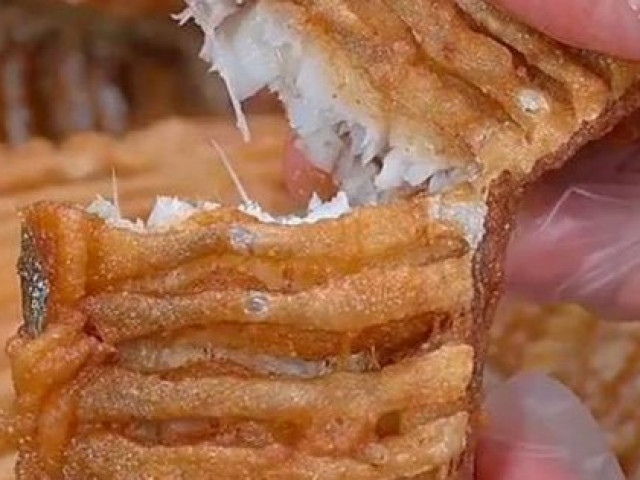 Ẩm thực - Cá hố khúc giữa đang hot vì nhiều nạc, ngon, rẻ, mua về chiên theo cách sau ngoài giòn trong mềm, hao cơm vô cùng
