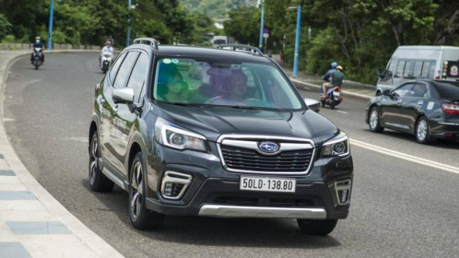 Những mẫu ô tô đang giảm giá trăm triệu tại Việt Nam - 1
