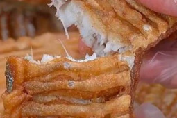 Ẩm thực - Cá hố khúc giữa đang hot vì nhiều nạc, ngon, rẻ, mua về chiên theo cách sau ngoài giòn trong mềm, hao cơm vô cùng